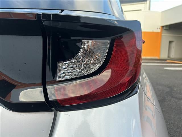 ヤリス Ｘ　禁煙車　車検整備付　純正ナビ　バックガイドモニター　クリアランスソナー　セーフティセンス　レーンキープ　パーキングサポート　スマートキー　ドラレコ　ステリモ　ＥＴＣ　ウレタン製ステア　バニティミラー（36枚目）