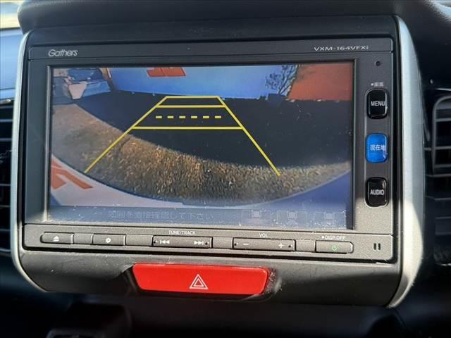 N-BOXカスタム G・Lパッケージ 禁煙車 車検整備付 後期 純ナビ フルセグ バックカメラ 電スラ HIDヘッド オートライト フォグ スマートキー Rサンシェード 純14インチAW ETC ドラレコ ステリモ イージークローザー(6枚目)
