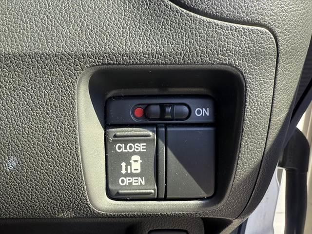 N-BOXカスタム G・Lパッケージ 禁煙車 車検整備付 後期 純ナビ フルセグ バックカメラ 電スラ HIDヘッド オートライト フォグ スマートキー Rサンシェード 純14インチAW ETC ドラレコ ステリモ イージークローザー(24枚目)