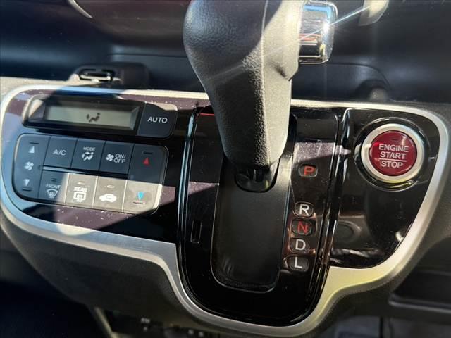 N-BOXカスタム G・Lパッケージ 禁煙車 車検整備付 後期 純ナビ フルセグ バックカメラ 電スラ HIDヘッド オートライト フォグ スマートキー Rサンシェード 純14インチAW ETC ドラレコ ステリモ イージークローザー(30枚目)