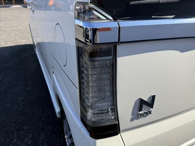 N-BOXカスタム G・Lパッケージ 禁煙車 車検整備付 後期 純ナビ フルセグ バックカメラ 電スラ HIDヘッド オートライト フォグ スマートキー Rサンシェード 純14インチAW ETC ドラレコ ステリモ イージークローザー(35枚目)