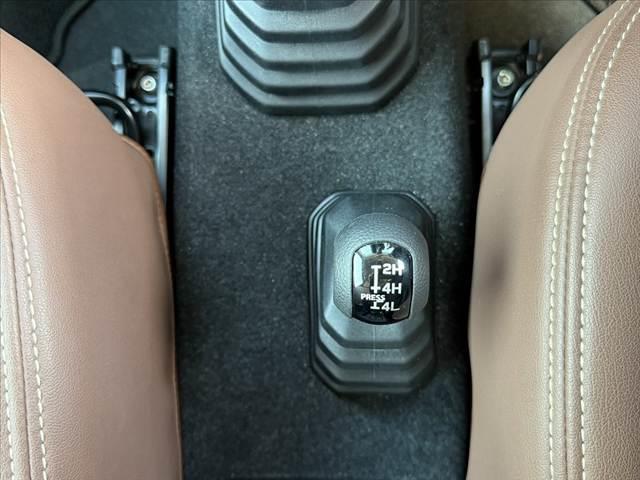 ジムニーシエラ ＪＣ　禁煙車　車検整備付　ダムドエアロ　車高調　１１型ＤＡ　セーフティサポート　バックカメラ　クルコン　ＬＥＤド　プッシュスタート　純１５インチＡＷ　オールテレインタイヤ　革巻ステ　シートヒーター（24枚目）