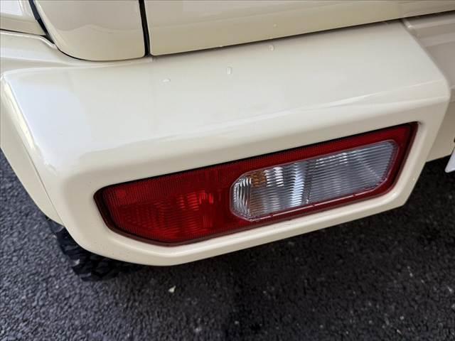 ジムニーシエラ ＪＣ　禁煙車　車検整備付　ダムドエアロ　車高調　１１型ＤＡ　セーフティサポート　バックカメラ　クルコン　ＬＥＤド　プッシュスタート　純１５インチＡＷ　オールテレインタイヤ　革巻ステ　シートヒーター（35枚目）