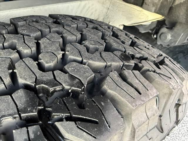 ジムニーシエラ ＪＣ　禁煙車　車検整備付　ダムドエアロ　車高調　１１型ＤＡ　セーフティサポート　バックカメラ　クルコン　ＬＥＤド　プッシュスタート　純１５インチＡＷ　オールテレインタイヤ　革巻ステ　シートヒーター（44枚目）