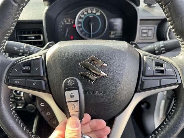 イグニス Ｆリミテッド　禁煙車　４ＷＤ　セーフティサポート　全方位モニター　ＯＰナビ　ＥＴＣ　クルコン　ヒーテッドドアミラー　ＩＳＯＦＩＸ　革巻ステ　ＬＥＤヘッド　シートヒーター　スマートキー　ドラレコ　ステリモ　ＵＳＢ電源（3枚目）