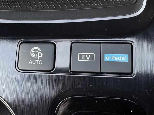 エクストレイル Ｇ　ｅ－４ＯＲＣＥ　禁煙車　４ＷＤ　２トーン　１２．３型ナビ　ルーフレール　プロパイロット　フルセグ　アラビュー　３６０度セーフティＡ　ＬＥＤヘッド　パワーバックドア　パワーシート　シートヒーター　純１９インチＡＷ（6枚目）