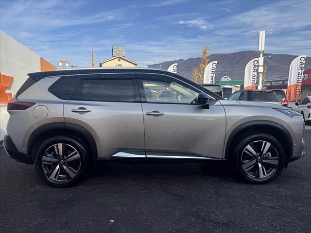 エクストレイル Ｇ　ｅ－４ＯＲＣＥ　禁煙車　４ＷＤ　２トーン　１２．３型ナビ　ルーフレール　プロパイロット　フルセグ　アラビュー　３６０度セーフティＡ　ＬＥＤヘッド　パワーバックドア　パワーシート　シートヒーター　純１９インチＡＷ（12枚目）