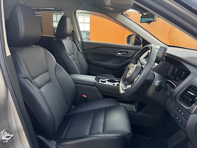 エクストレイル Ｇ　ｅ－４ＯＲＣＥ　禁煙車　４ＷＤ　２トーン　１２．３型ナビ　ルーフレール　プロパイロット　フルセグ　アラビュー　３６０度セーフティＡ　ＬＥＤヘッド　パワーバックドア　パワーシート　シートヒーター　純１９インチＡＷ（16枚目）