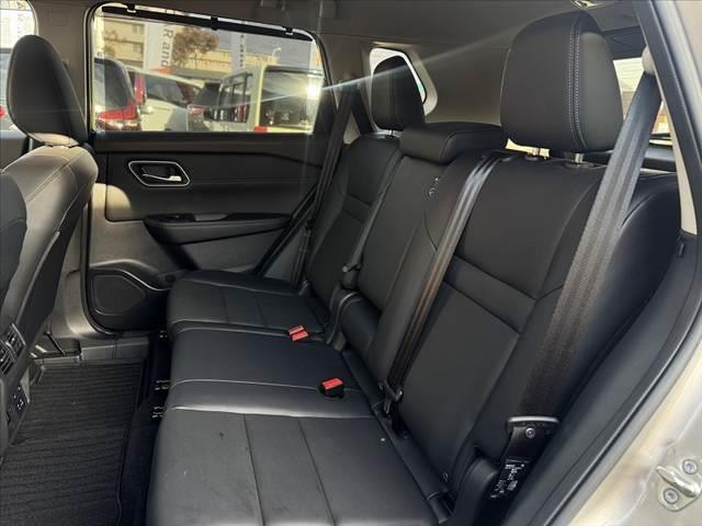 エクストレイル Ｇ　ｅ－４ＯＲＣＥ　禁煙車　４ＷＤ　２トーン　１２．３型ナビ　ルーフレール　プロパイロット　フルセグ　アラビュー　３６０度セーフティＡ　ＬＥＤヘッド　パワーバックドア　パワーシート　シートヒーター　純１９インチＡＷ（18枚目）