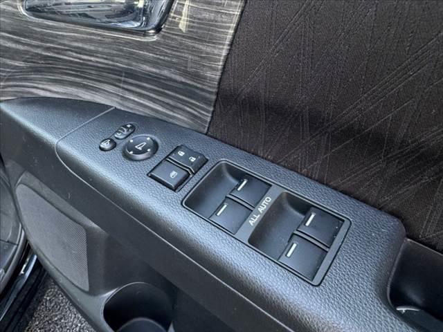 オデッセイ アブソルート・Ｘホンダセンシング　禁煙車　ホンダセンシング　８インチナビ　Ｂカメラ　フルセグＴＶ　フリップダウンモニター　ＬＥＤヘッド　純正１７ＡＷ　パワーシート　ＬＥＤルームランプ　カーテンエアバック　　パドルシフト（22枚目）