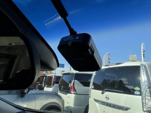 オデッセイ アブソルート・Ｘホンダセンシング　禁煙車　ホンダセンシング　８インチナビ　Ｂカメラ　フルセグＴＶ　フリップダウンモニター　ＬＥＤヘッド　純正１７ＡＷ　パワーシート　ＬＥＤルームランプ　カーテンエアバック　　パドルシフト（30枚目）