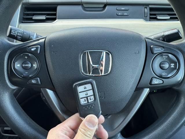 フリードハイブリッド ハイブリッド・Ｇホンダセンシング　禁煙車　ホンダセンシング　両電スラ　インターナビセット　Ｂカメラ　フルセグ　ＬＥＤヘッド　　シートヒーター　２列目キャプテンシート　ロールサンシェード　スマートキー　ＥＴＣ　ドラレコ　外１５ＡＷ（3枚目）