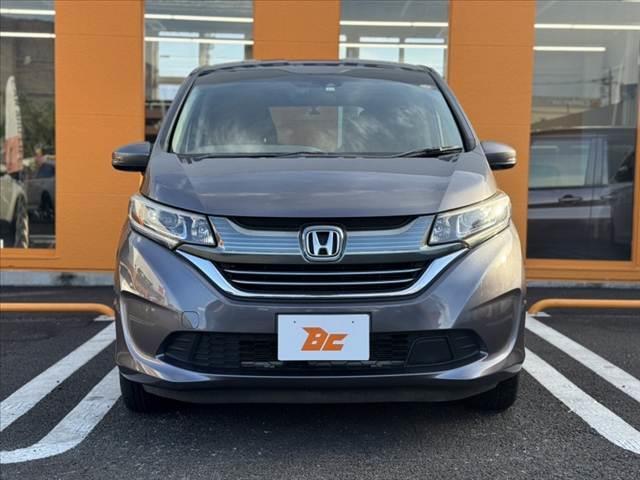 フリードハイブリッド ハイブリッド・Ｇホンダセンシング　禁煙車　ホンダセンシング　両電スラ　インターナビセット　Ｂカメラ　フルセグ　ＬＥＤヘッド　　シートヒーター　２列目キャプテンシート　ロールサンシェード　スマートキー　ＥＴＣ　ドラレコ　外１５ＡＷ（9枚目）