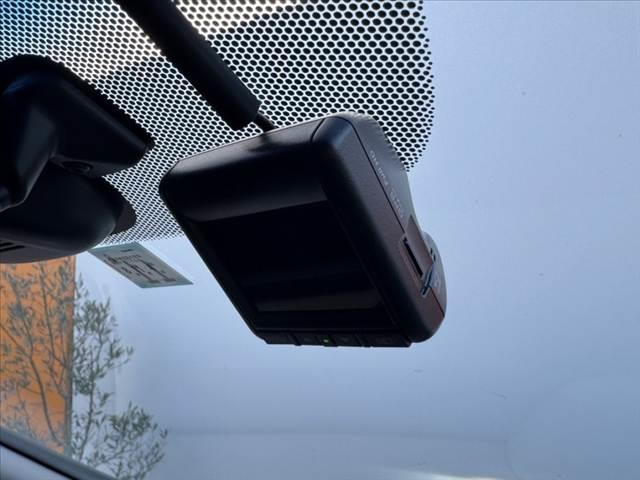 フリードハイブリッド ハイブリッド・Ｇホンダセンシング　禁煙車　ホンダセンシング　両電スラ　インターナビセット　Ｂカメラ　フルセグ　ＬＥＤヘッド　　シートヒーター　２列目キャプテンシート　ロールサンシェード　スマートキー　ＥＴＣ　ドラレコ　外１５ＡＷ（30枚目）