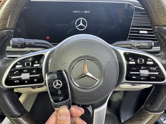 ＧＬＳ ＧＬＳ４００ｄ　４マチック　ＡＭＧライン　禁煙車　車検整備付　４ＷＤ　パノラミックスライディングルーフ　ベージュ革シート　レーダーセーフティＰＫＧ　ブルメスター　１２．３型ナビ　３６０度カメラ　Ｒモニター　ＬＥＤヘッド　パワーシート（3枚目）