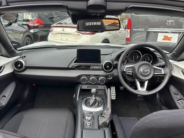 ロードスター Sスペシャルパッケージ 禁煙車 中期 6MT セーフティパッケージ 16インチAW ブリッドフルバケ 車高調 4点式ロールバー 機械式LSD 社外マフラー LEDヘッド オートライト アドバンスドキー 革巻きステ(2枚目)