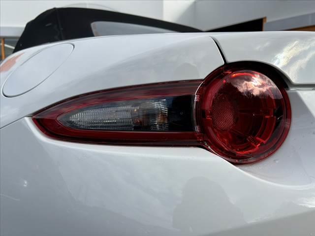 ロードスター Sスペシャルパッケージ 禁煙車 中期 6MT セーフティパッケージ 16インチAW ブリッドフルバケ 車高調 4点式ロールバー 機械式LSD 社外マフラー LEDヘッド オートライト アドバンスドキー 革巻きステ(35枚目)