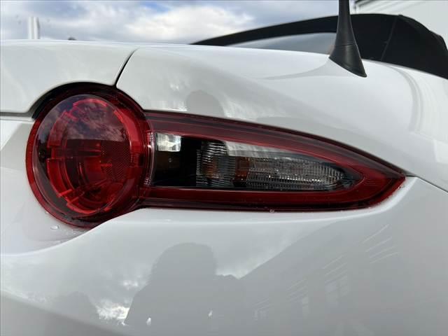 ロードスター Sスペシャルパッケージ 禁煙車 中期 6MT セーフティパッケージ 16インチAW ブリッドフルバケ 車高調 4点式ロールバー 機械式LSD 社外マフラー LEDヘッド オートライト アドバンスドキー 革巻きステ(36枚目)