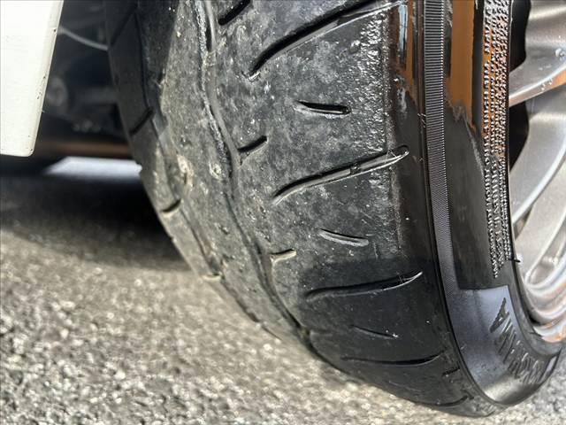 ロードスター Sスペシャルパッケージ 禁煙車 中期 6MT セーフティパッケージ 16インチAW ブリッドフルバケ 車高調 4点式ロールバー 機械式LSD 社外マフラー LEDヘッド オートライト アドバンスドキー 革巻きステ(40枚目)