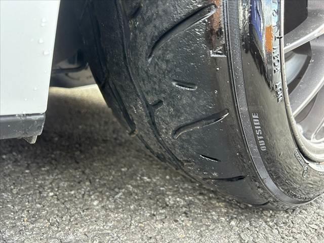 ロードスター Sスペシャルパッケージ 禁煙車 中期 6MT セーフティパッケージ 16インチAW ブリッドフルバケ 車高調 4点式ロールバー 機械式LSD 社外マフラー LEDヘッド オートライト アドバンスドキー 革巻きステ(42枚目)