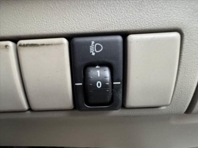 ステラ 　禁煙車　車検整備付　オーディオ　キーレスキー　電格ミラー　レベライザー　１２Ｖソケット　プライバシーガラス　ウレタン製ステア　ＳＲＳエアバック　外１４インチＡＷ　オートエアコン　シートリフター（7枚目）