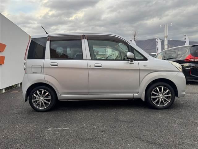 ステラ 　禁煙車　車検整備付　オーディオ　キーレスキー　電格ミラー　レベライザー　１２Ｖソケット　プライバシーガラス　ウレタン製ステア　ＳＲＳエアバック　外１４インチＡＷ　オートエアコン　シートリフター（12枚目）