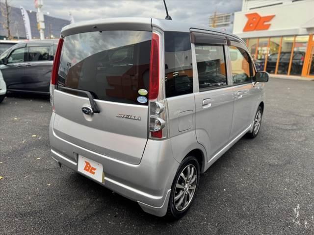 ステラ 　禁煙車　車検整備付　オーディオ　キーレスキー　電格ミラー　レベライザー　１２Ｖソケット　プライバシーガラス　ウレタン製ステア　ＳＲＳエアバック　外１４インチＡＷ　オートエアコン　シートリフター（13枚目）
