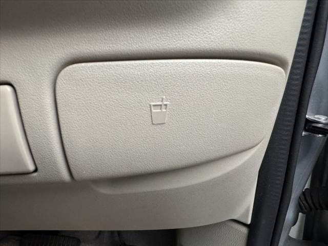 ステラ 　禁煙車　車検整備付　オーディオ　キーレスキー　電格ミラー　レベライザー　１２Ｖソケット　プライバシーガラス　ウレタン製ステア　ＳＲＳエアバック　外１４インチＡＷ　オートエアコン　シートリフター（21枚目）