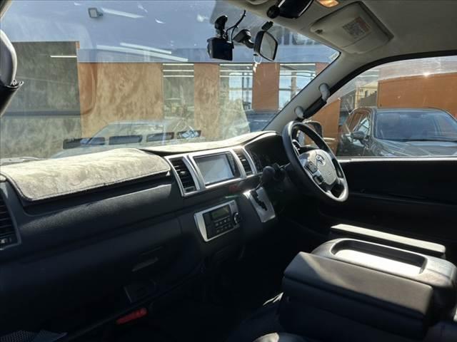 レジアスエースバン ロングスーパーＧＬ　禁煙車　車検整備付　後期　ベットキッド　純正ナビ　地デジＴＶ　リアヒーター　ステリモ　ドラレコ　ＥＴＣ　両側スライド　電格ミラー（17枚目）