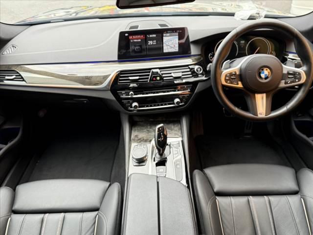 ５シリーズ ５３０ｉ　Ｍスポーツ　禁煙車　革シート　１０．２インチナビ　全方位モニター　フルセグ　パーキングアシスト＋　ドライビングアシスト＋　ＬＥＤヘッド　Ｐシート　シートヒーター　Ｐトランク　純１９インチＡＷ　ドラレコ　ＥＴＣ（2枚目）