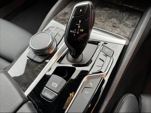 ５シリーズ ５３０ｉ　Ｍスポーツ　禁煙車　革シート　１０．２インチナビ　全方位モニター　フルセグ　パーキングアシスト＋　ドライビングアシスト＋　ＬＥＤヘッド　Ｐシート　シートヒーター　Ｐトランク　純１９インチＡＷ　ドラレコ　ＥＴＣ（6枚目）