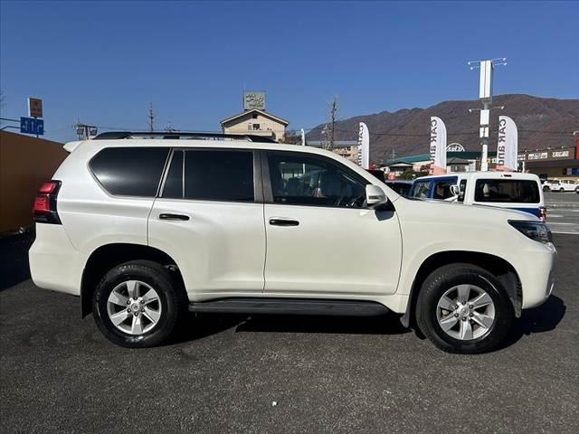 ランドクルーザープラド ＴＸ　禁煙車後期　サンルーフ　純正ナビ　フルセグＴＶ　ルーフレール　バックカメラ　ブルートゥース　ＬＤＡ　レーダークルーズ　ＬＥＤヘッドライト＆フォグ　リアスモークフィルム　シートカバー　スマートキー２個（12枚目）