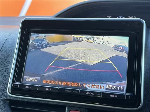 ヴォクシー ハイブリッドＸ　禁煙車　車検整備付　９インチナビ　フルセグ　バックカメラ　電スラ　スマートキー　ＬＥＤヘッド　Ａライト　プッシュスタート　サイドテーブル　イージークローザー　シートバックポケット　ステリモ　ＥＴＣ（6枚目）