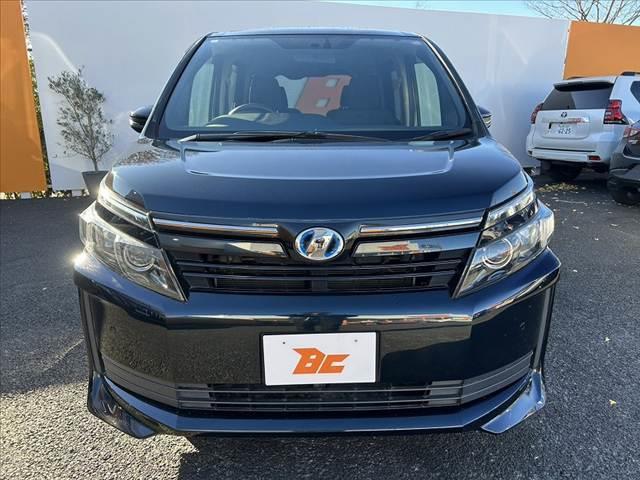 ヴォクシー ハイブリッドＸ　禁煙車　車検整備付　９インチナビ　フルセグ　バックカメラ　電スラ　スマートキー　ＬＥＤヘッド　Ａライト　プッシュスタート　サイドテーブル　イージークローザー　シートバックポケット　ステリモ　ＥＴＣ（9枚目）