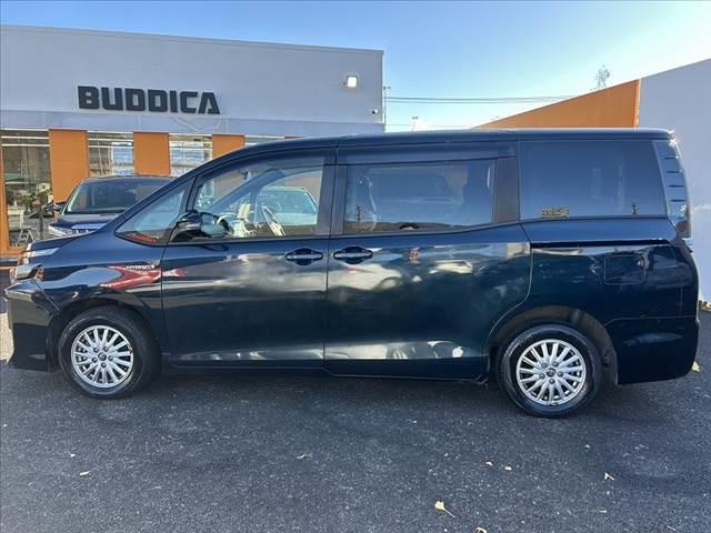 ヴォクシー ハイブリッドＸ　禁煙車　車検整備付　９インチナビ　フルセグ　バックカメラ　電スラ　スマートキー　ＬＥＤヘッド　Ａライト　プッシュスタート　サイドテーブル　イージークローザー　シートバックポケット　ステリモ　ＥＴＣ（11枚目）