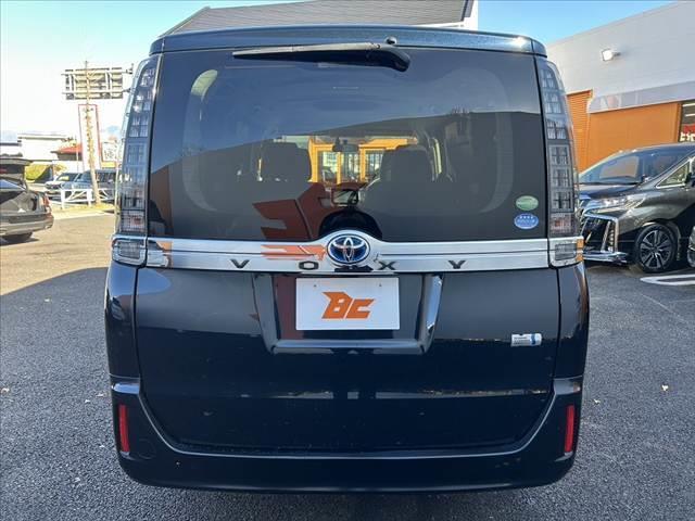 ヴォクシー ハイブリッドＸ　禁煙車　車検整備付　９インチナビ　フルセグ　バックカメラ　電スラ　スマートキー　ＬＥＤヘッド　Ａライト　プッシュスタート　サイドテーブル　イージークローザー　シートバックポケット　ステリモ　ＥＴＣ（14枚目）