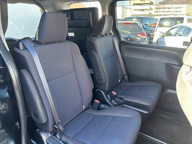 ヴォクシー ハイブリッドＸ　禁煙車　車検整備付　９インチナビ　フルセグ　バックカメラ　電スラ　スマートキー　ＬＥＤヘッド　Ａライト　プッシュスタート　サイドテーブル　イージークローザー　シートバックポケット　ステリモ　ＥＴＣ（19枚目）