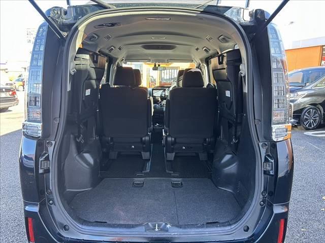 ヴォクシー ハイブリッドＸ　禁煙車　車検整備付　９インチナビ　フルセグ　バックカメラ　電スラ　スマートキー　ＬＥＤヘッド　Ａライト　プッシュスタート　サイドテーブル　イージークローザー　シートバックポケット　ステリモ　ＥＴＣ（20枚目）