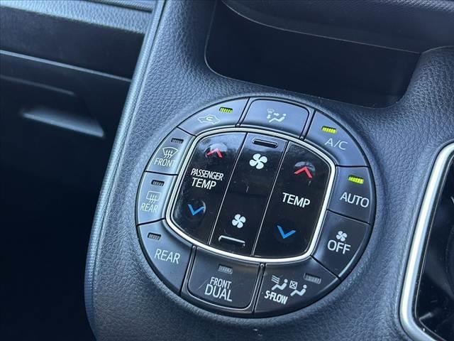 ヴォクシー ハイブリッドＸ　禁煙車　車検整備付　９インチナビ　フルセグ　バックカメラ　電スラ　スマートキー　ＬＥＤヘッド　Ａライト　プッシュスタート　サイドテーブル　イージークローザー　シートバックポケット　ステリモ　ＥＴＣ（22枚目）