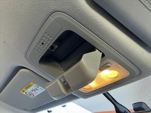 ヴォクシー ハイブリッドＸ　禁煙車　車検整備付　９インチナビ　フルセグ　バックカメラ　電スラ　スマートキー　ＬＥＤヘッド　Ａライト　プッシュスタート　サイドテーブル　イージークローザー　シートバックポケット　ステリモ　ＥＴＣ（30枚目）