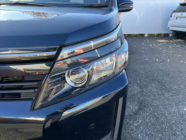 ヴォクシー ハイブリッドＸ　禁煙車　車検整備付　９インチナビ　フルセグ　バックカメラ　電スラ　スマートキー　ＬＥＤヘッド　Ａライト　プッシュスタート　サイドテーブル　イージークローザー　シートバックポケット　ステリモ　ＥＴＣ（34枚目）