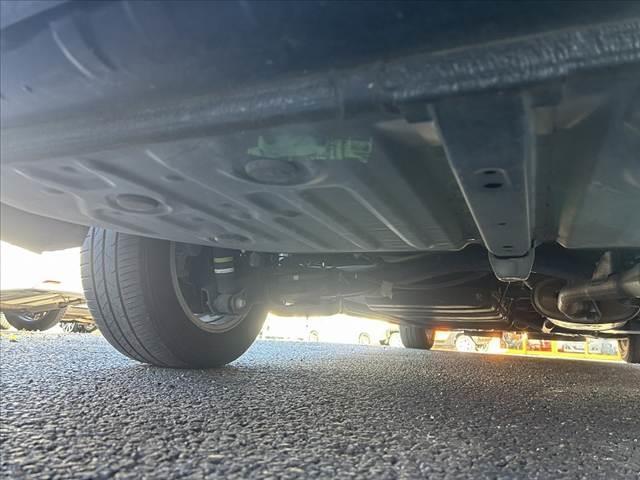 ヴォクシー ハイブリッドＸ　禁煙車　車検整備付　９インチナビ　フルセグ　バックカメラ　電スラ　スマートキー　ＬＥＤヘッド　Ａライト　プッシュスタート　サイドテーブル　イージークローザー　シートバックポケット　ステリモ　ＥＴＣ（45枚目）