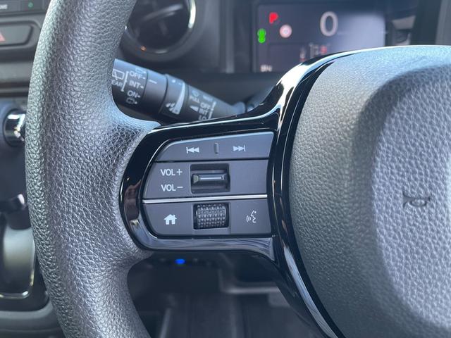 ステアリングリモコンスイッチにてオーディオ操作可能となっております。運転にも集中できます。