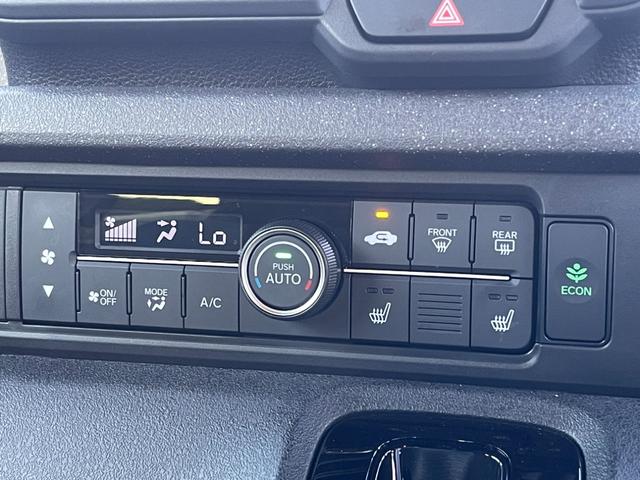 ワンタッチ操作のオートエアコンとなっております