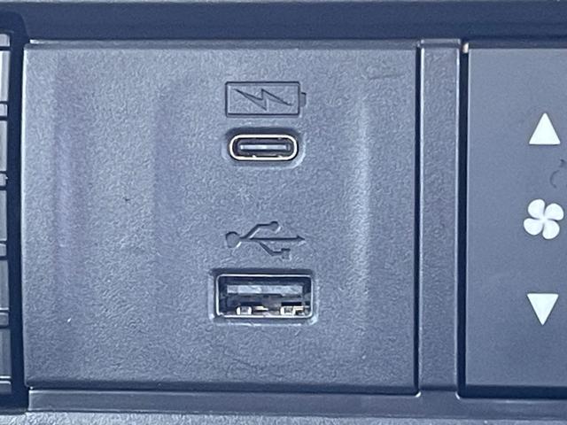 ＵＳＢによる充電も可能となっております。