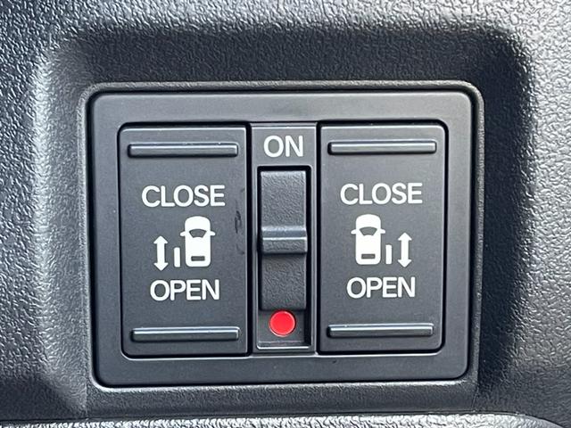 両側パワースライドドア。乗り降りにも、お買い物にも、雨の日にも！とっても便利な機能です。