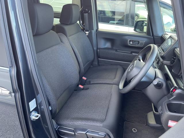 フロントシート。適度な硬さで体をサポートします。