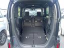 シートを倒すとフラットな荷室が広がり、自転車なども積載可能なスペースが広がります。