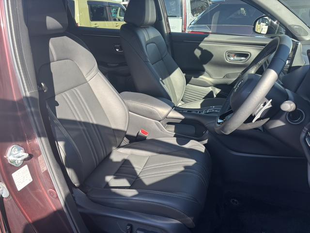 ＺＲ－Ｖ ｅ：ＨＥＶＺ特別仕様車ブラックスタイル　ＨｏｎｄａＳＥＮＳＩＮＧ・フルセグＮＡＶＩ・ＥＴＣ２．０ＨｏｎｄａＣＯＮＮＥＣＴ・ＬＥＤヘッドライト・シートヒーター前後ドラレコ・アラウンドビューモニター・パワーシート（28枚目）