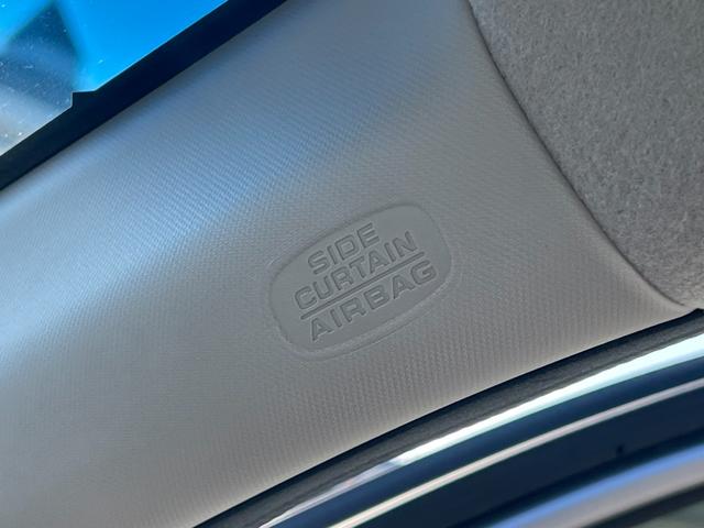 運転席・助手席エアバッグに加え、サイドエアバッグ・サイドカーテンエアバッグ（前席・後席）を装備しています。